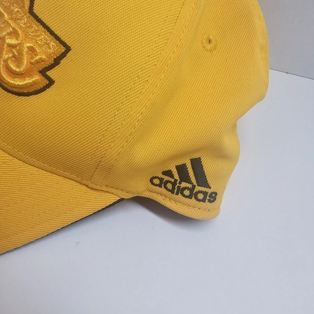 Adidas Los Angeles Lakers Hat S/M Fitted‎ Gold NBA Cap Embroidered Logo